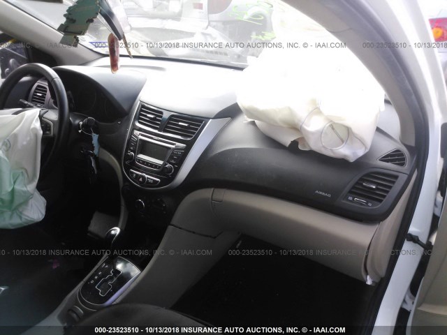 KMHCU4AE1GU116244 - 2016 HYUNDAI ACCENT SE WHITE photo 5