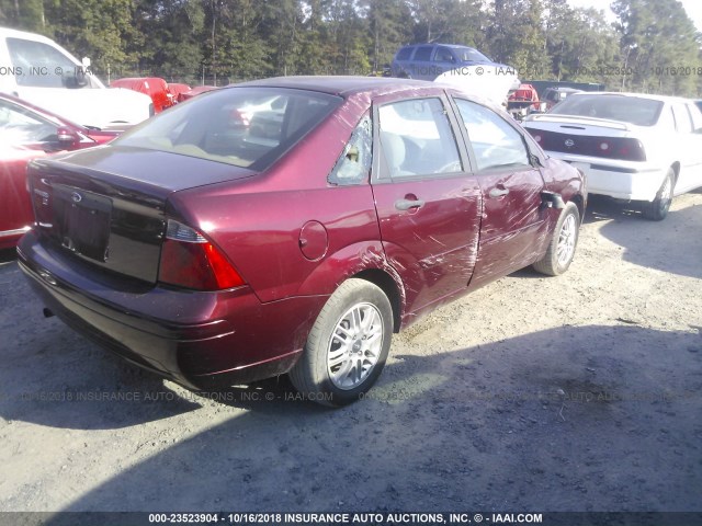 1FAFP34NX7W132192 - 2007 FORD FOCUS ZX4/S/SE/SES BURGUNDY photo 4