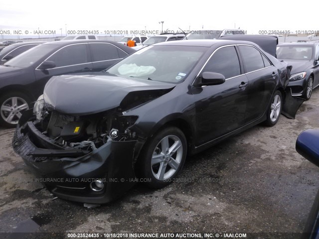 4T1BF1FK5CU589271 - 2012 TOYOTA CAMRY SE/LE/XLE GRAY photo 2