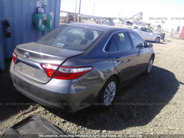 4T1BF1FK5HU372617 - 2017 TOYOTA CAMRY LE/XLE/SE/XSE 灰色 照片 4