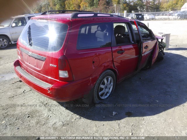 1FAFP36N35W211262 - 2005 FORD FOCUS ZXW RED photo 4