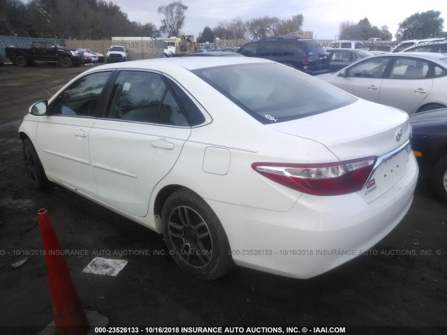 4T4BF1FKXFR452112 - 2015 TOYOTA CAMRY LE/XLE/SE/XSE WHITE photo 3