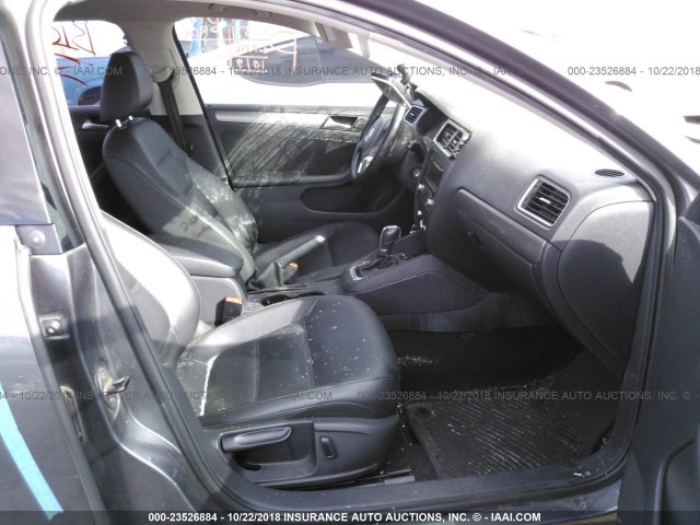 3VWLL7AJ5DM246675 - 2013 VOLKSWAGEN JETTA TDI GRAY photo 5