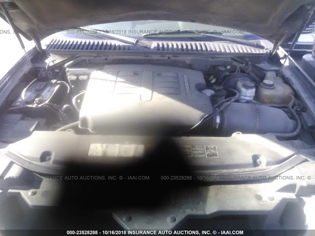 5LMFU28R44LJ16697 - 2004 LINCOLN NAVIGATOR Қара фото 10