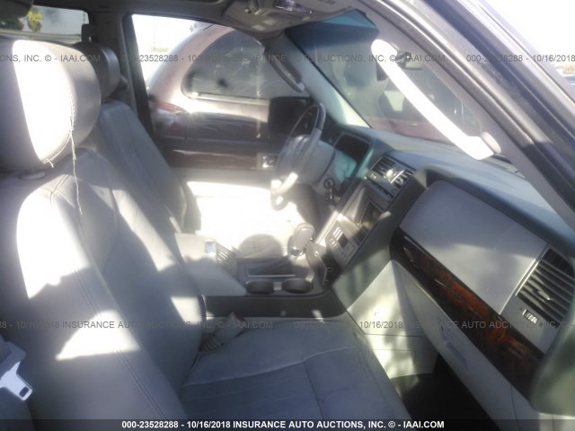 5LMFU28R44LJ16697 - 2004 LINCOLN NAVIGATOR Қара фото 5