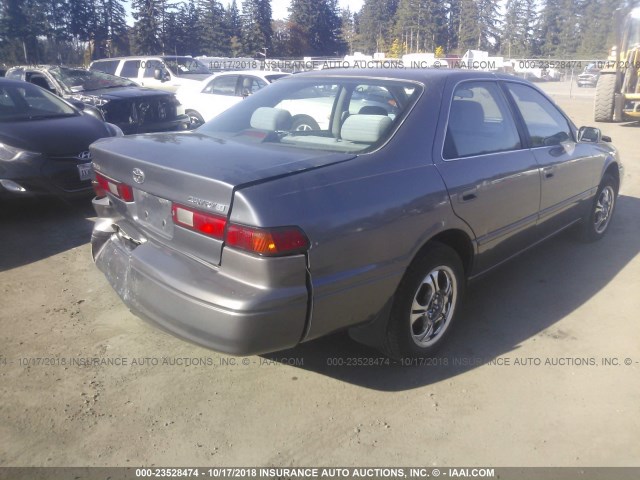 JT2BG22K9W0103272 - 1998 TOYOTA CAMRY CE/LE/XLE PURPLE photo 4