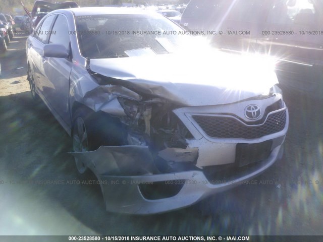 4T1BF3EK9AU069875 - 2010 TOYOTA CAMRY SE/LE/XLE SILVER photo 1