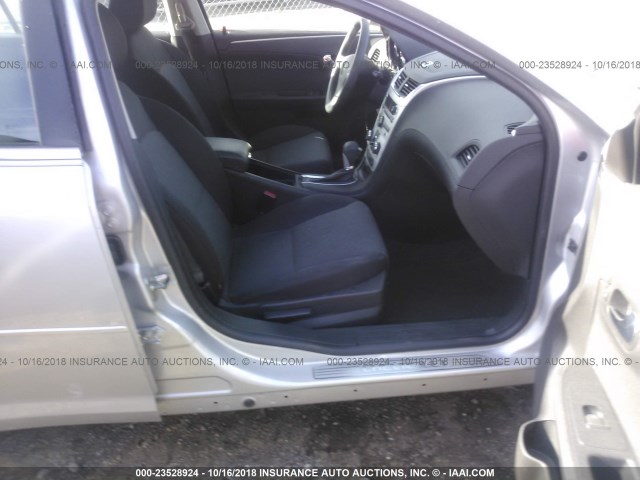 1G1ZC5E09CF249508 - 2012 CHEVROLET MALIBU 1LT SILVER photo 5