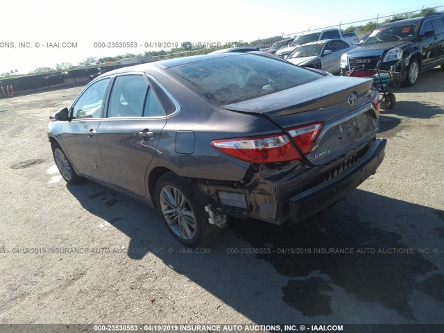 4T1BF1FK4FU967908 - 2015 TOYOTA CAMRY LE/XLE/SE/XSE GRAY photo 3