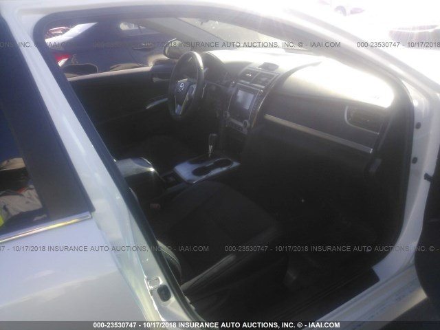 4T1BF1FK8EU449055 - 2014 TOYOTA CAMRY L/SE/LE/XLE Ağ foto 5