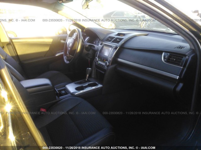 4T1BF1FK8EU412040 - 2014 TOYOTA CAMRY L/SE/LE/XLE Qara foto 5