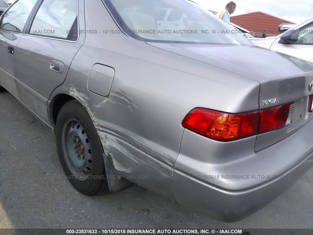 4T1BG22K71U037339 - 2001 TOYOTA CAMRY CE/LE/XLE GRAY photo 6