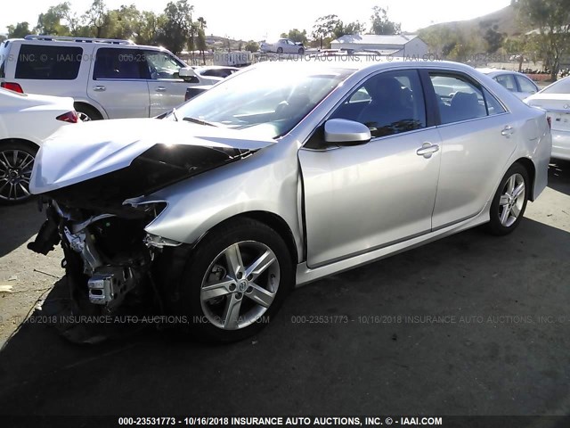 4T1BF1FK7DU218310 - 2013 TOYOTA CAMRY L/SE/LE/XLE Gümüş foto 2