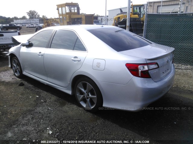 4T1BF1FK8EU854462 - 2014 TOYOTA CAMRY L/SE/LE/XLE Gümüş foto 3