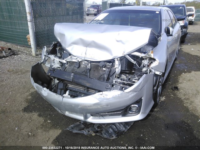 4T1BF1FK8EU854462 - 2014 TOYOTA CAMRY L/SE/LE/XLE Gümüş foto 6