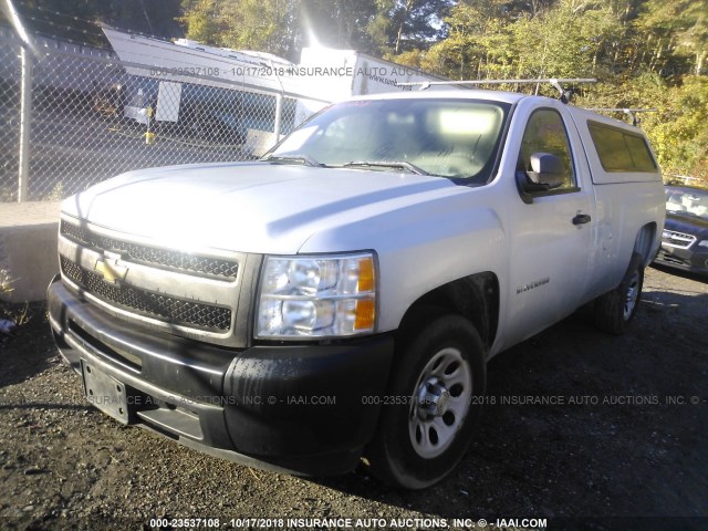 1GCPCPEX8AZ297357 - 2010 CHEVROLET SILVERADO C1500 SILVER photo 2