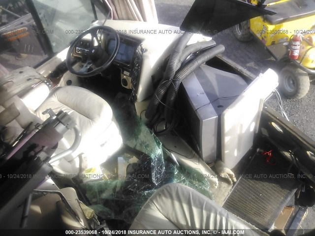 4VZAR1798WC027280 - 1998 SPARTAN MOTORS MOTORHOME 4VZ 白色 照片 5