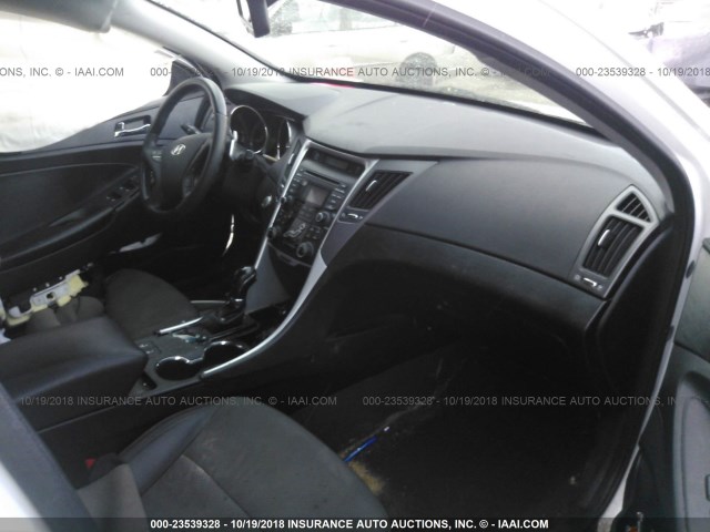 5NPEC4AB7DH750251 - 2013 HYUNDAI SONATA SE/LIMITED 白色 照片 5