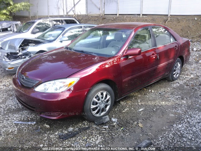 4T1BE32KX3U189632 - 2003 TOYOTA CAMRY LE/XLE/SE RED photo 2