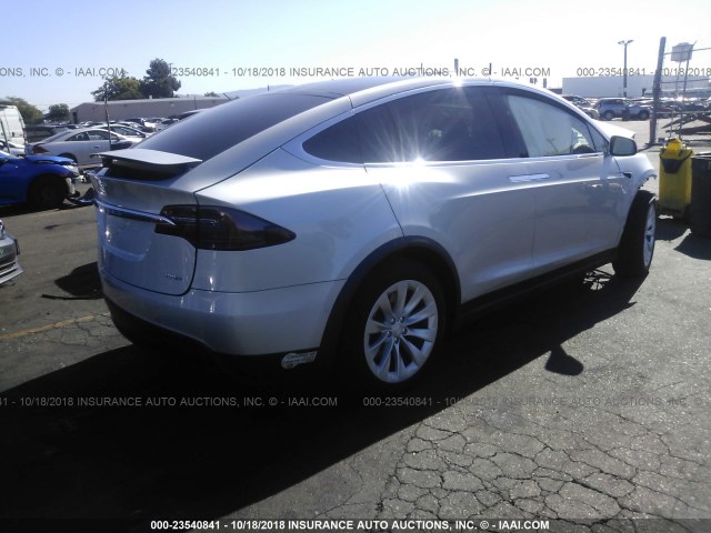 5YJXCAE29JF110215 - 2018 TESLA MODEL X SILVER photo 4