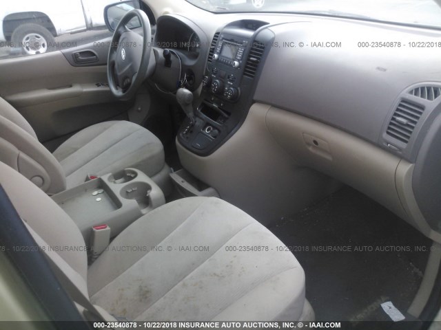KNDMG4C37A6325124 - 2010 KIA SEDONA LX ოქროსფერი ფოტო 5