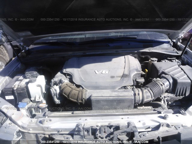 KNDJH741895028427 - 2009 KIA BORREGO LX/EX SILVER photo 10