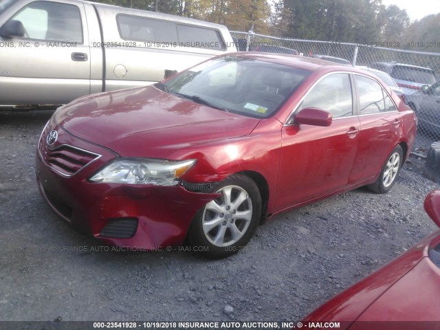 4T4BF3EK2BR203357 - 2011 TOYOTA CAMRY SE/LE/XLE RED photo 2