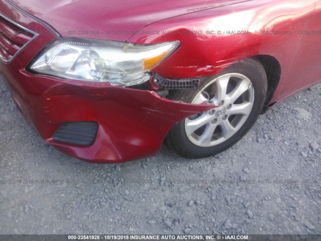 4T4BF3EK2BR203357 - 2011 TOYOTA CAMRY SE/LE/XLE RED photo 6