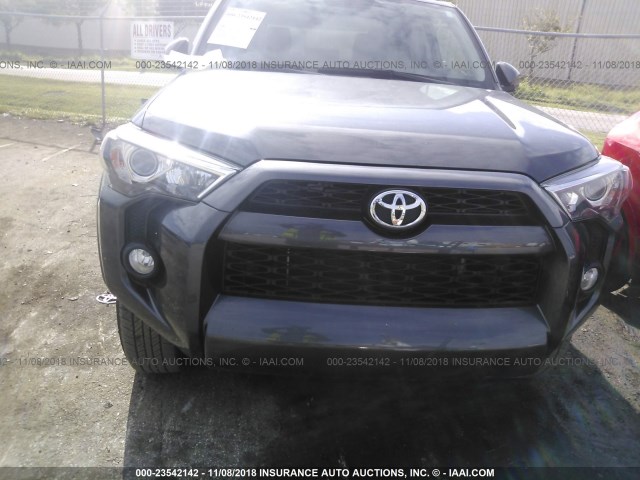 JTEBU5JRXH5480839 - 2017 TOYOTA 4RUNNER SR5 PREM/LTDL/TRAIL/TRD GRAY photo 6