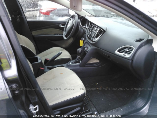 1C3CDFBB9GD667725 - 2016 DODGE DART SXT GRAY photo 5