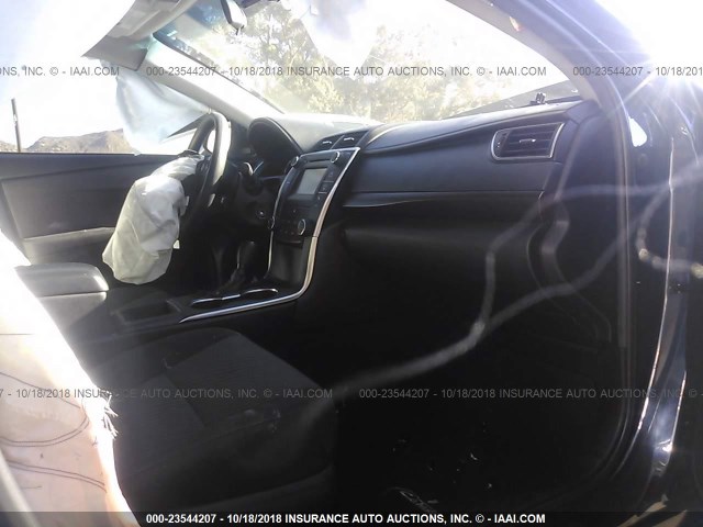 4T1BF1FKXHU761785 - 2017 TOYOTA CAMRY LE/XLE/SE/XSE BLUE photo 5