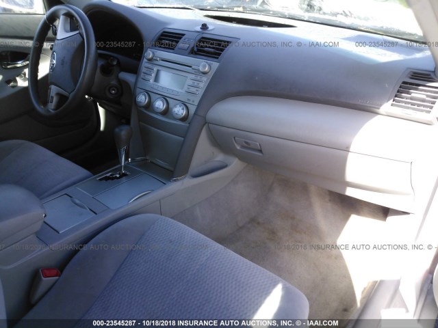 4T1BF3EK5BU166573 - 2011 TOYOTA CAMRY SE/LE/XLE 银色 照片 5