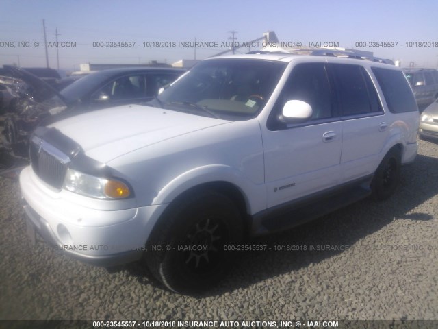 5LMFU28R01LJ09810 - 2001 LINCOLN NAVIGATOR WHITE photo 2