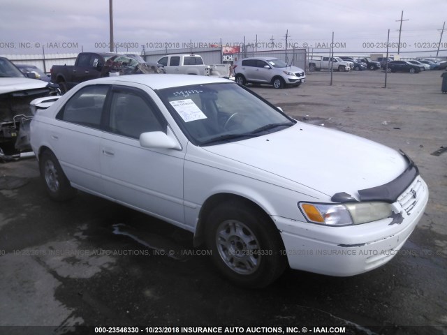 JT2BG22K3W0196287 - 1998 TOYOTA CAMRY CE/LE/XLE WHITE photo 1