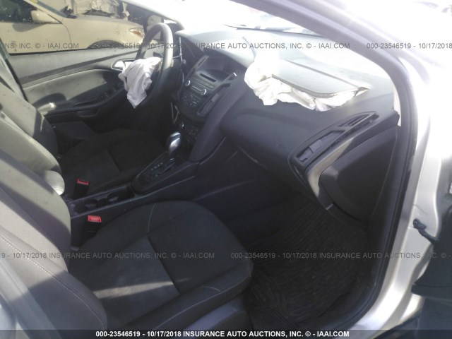 1FADP3K28FL299361 - 2015 FORD FOCUS SE SILVER photo 5