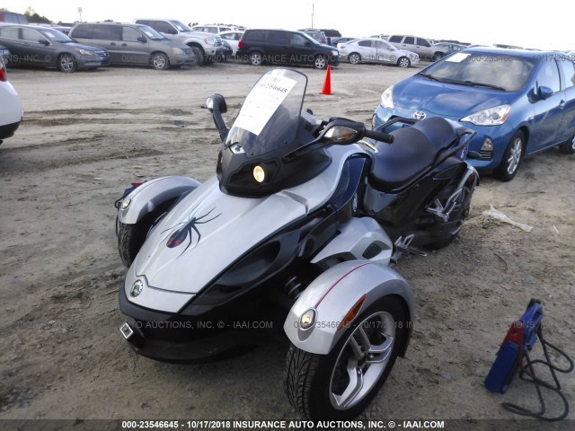 2BXJAWA128V001235 - 2008 CAN-AM SPYDER ROADSTER RS SILVER photo 2