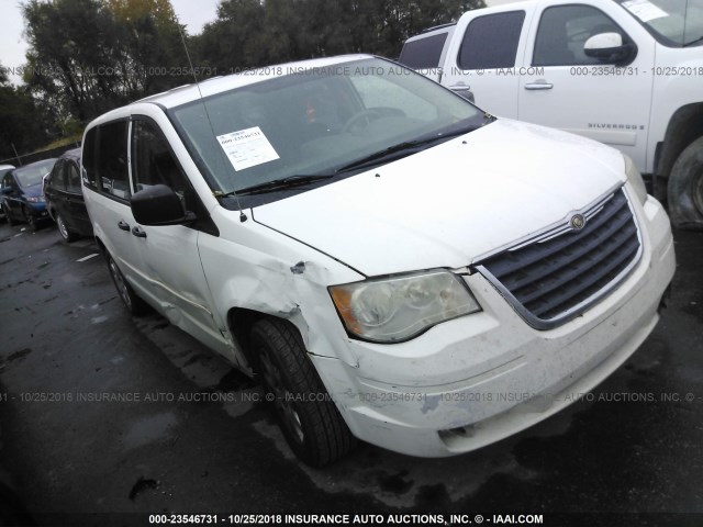 2A8HR44H18R670635 - 2008 CHRYSLER TOWN & COUNTRY LX WHITE photo 1