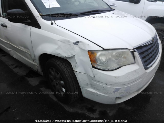 2A8HR44H18R670635 - 2008 CHRYSLER TOWN & COUNTRY LX WHITE photo 6