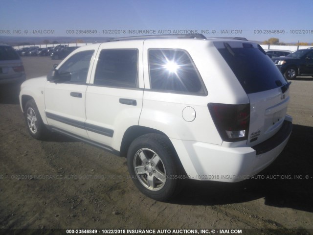 1J4HR48N86C196836 - 2006 JEEP GRAND CHEROKEE LAREDO/COLUMBIA/FREEDOM WHITE photo 3