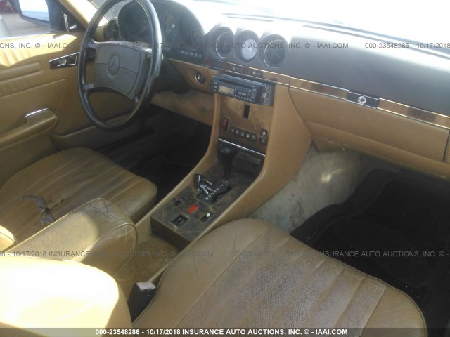 WDBBA48D0GA041641 - 1986 MERCEDES-BENZ 560 SL WHITE photo 5