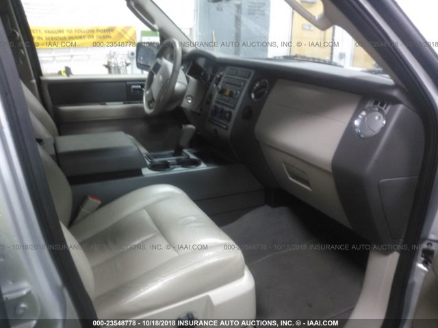 1FMJU1F57AEA69558 - 2010 FORD EXPEDITION XLT SILVER photo 5