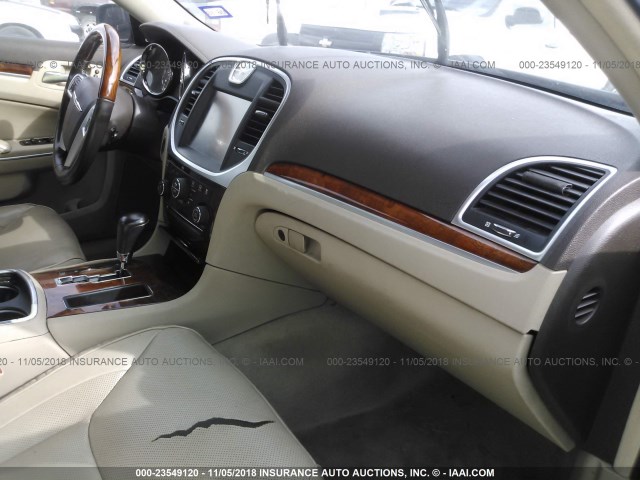 2C3CA6CT8BH592124 - 2011 CHRYSLER 300C GRAY photo 5