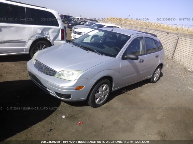 1FAFP37N26W243359 - 2006 FORD FOCUS ZX5 SILVER photo 2