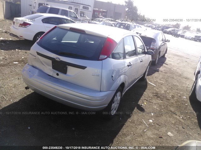 1FAFP37N26W243359 - 2006 FORD FOCUS ZX5 SILVER photo 4