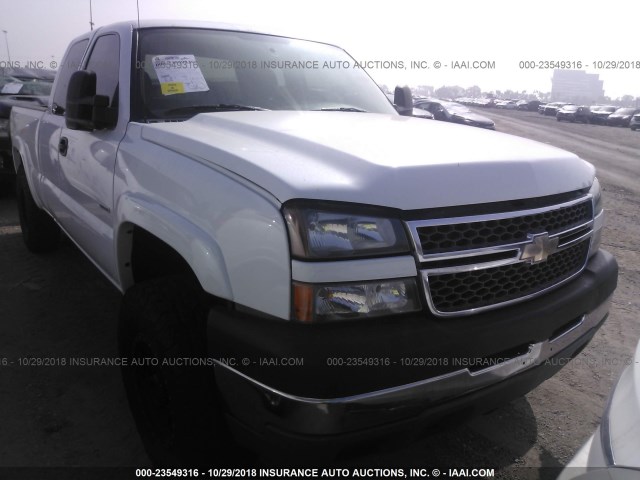 1GCHC29245E335914 - 2005 CHEVROLET SILVERADO C2500 HEAVY DUTY WHITE photo 1