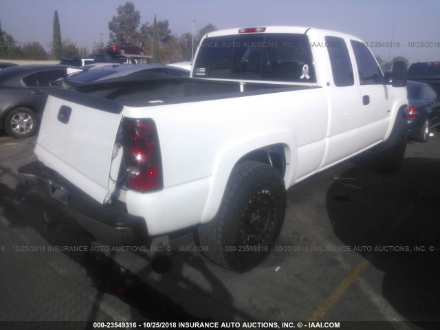 1GCHC29245E335914 - 2005 CHEVROLET SILVERADO C2500 HEAVY DUTY WHITE photo 4