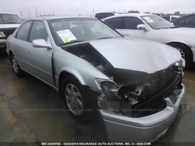 JT2BG22K1Y0529749 - 2000 TOYOTA CAMRY CE/LE/XLE 银色 照片 1