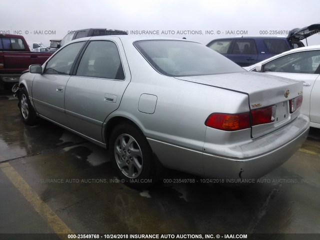 JT2BG22K1Y0529749 - 2000 TOYOTA CAMRY CE/LE/XLE 银色 照片 3