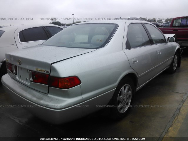 JT2BG22K1Y0529749 - 2000 TOYOTA CAMRY CE/LE/XLE 银色 照片 4