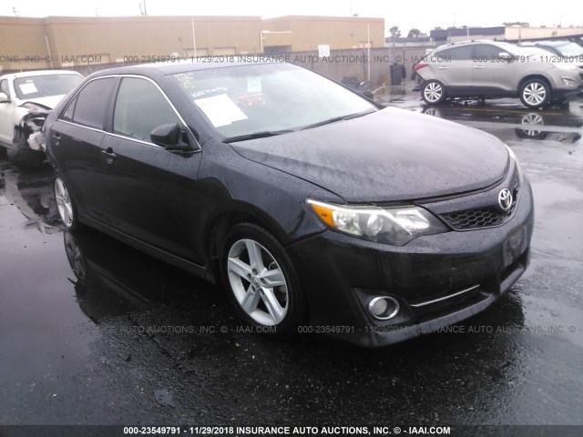 4T1BF1FK8EU831053 - 2014 TOYOTA CAMRY L/SE/LE/XLE Qara foto 1